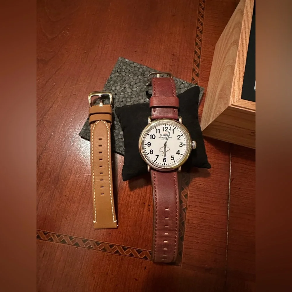 Shinola Runwell Watch with extra band - Picture 3 of 7